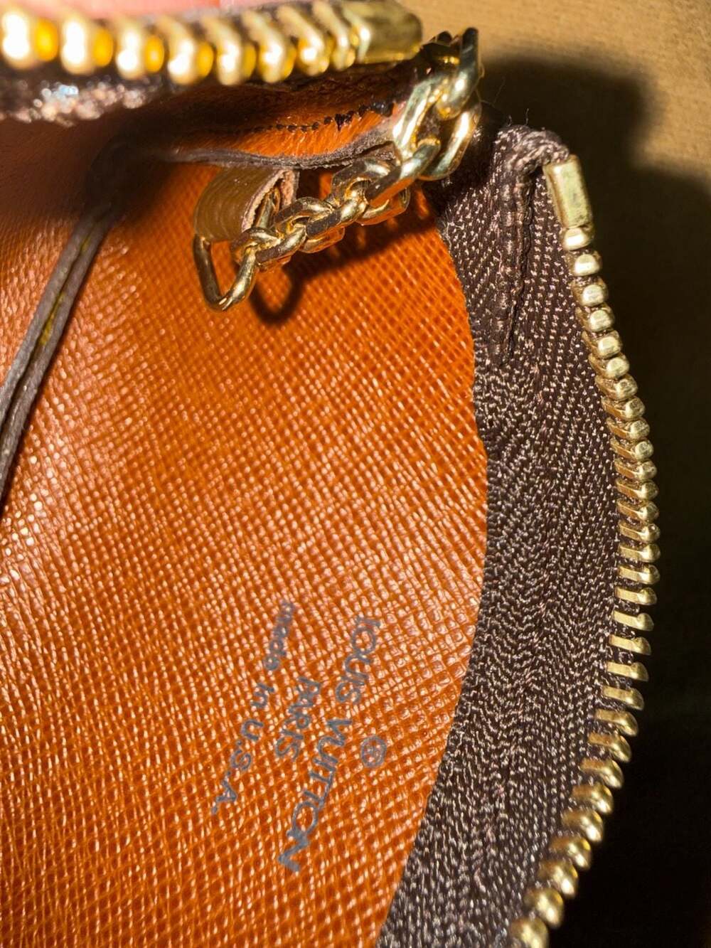 Louis Vuitton Monogram Canvas Key Pouch Cles with dust cover and box - Picture 4 of 16